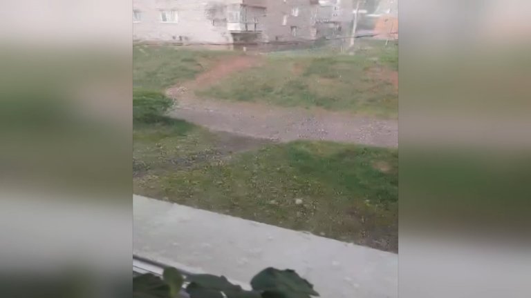 Град величиной с перепелиное яйцо выпал в Усть-Куте